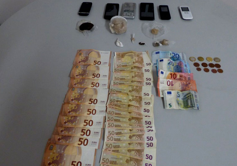 Rádio Regional do Centro: Homem detido pela GNR de Pombal na posse de 1.500 doses de heroína