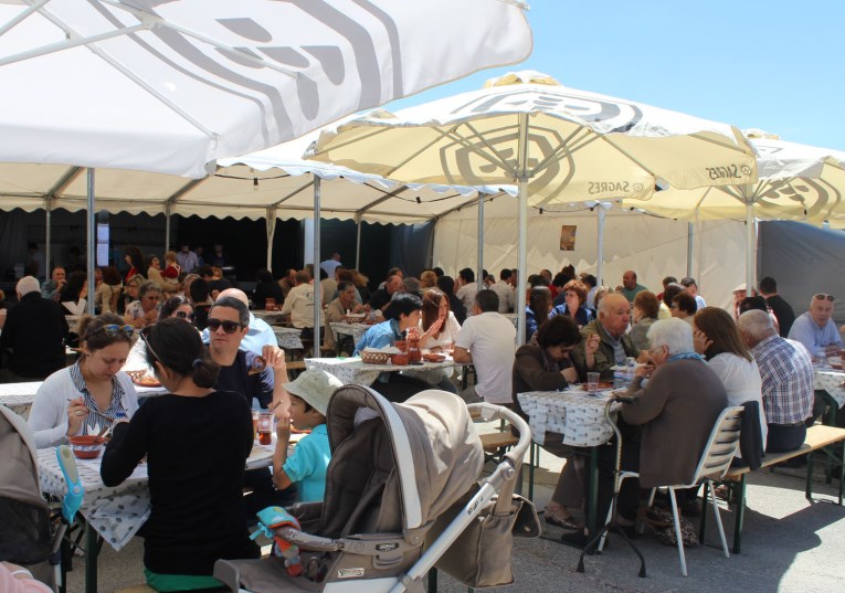 Rádio Regional do Centro: Soure: Festival da enguia e do arroz doce atrai a Vila Nova de Anços