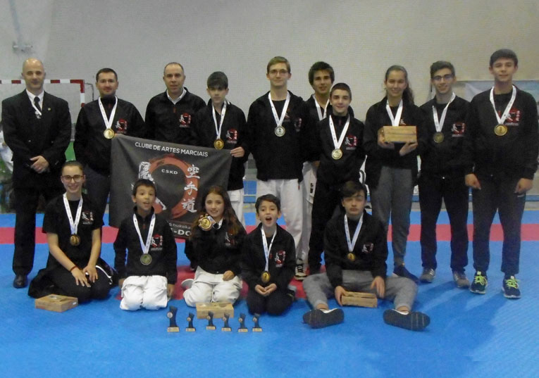 Rádio Regional do Centro: Condeixa Shukokai Karate-Do sobe seis vezes ao pódio em Penacova