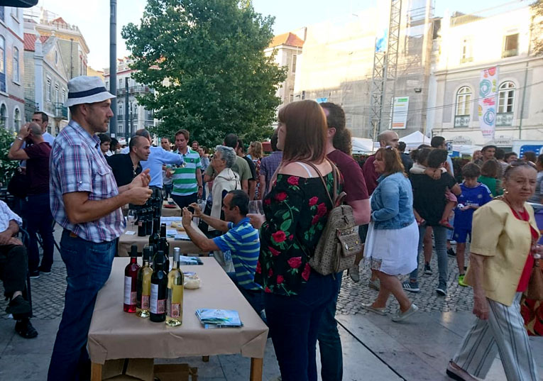 Rádio Regional do Centro: Vinhos Terras de Sicó e Queijo Rabaçal “promovem-se” em Lisboa Rádio Regional do Centro: Vinhos Terras de Sicó e Queijo Rabaçal “promovem-se” em Lisboa