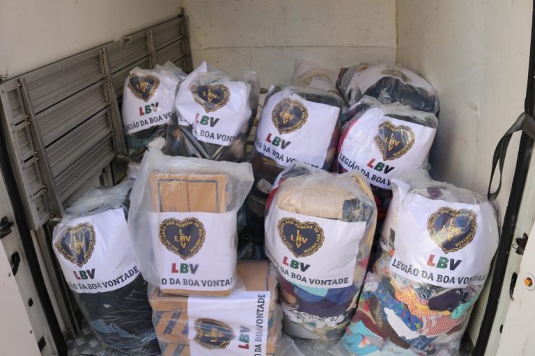 Rádio Regional do Centro: Legião da Boa Vontade entregou doações para Moçambique