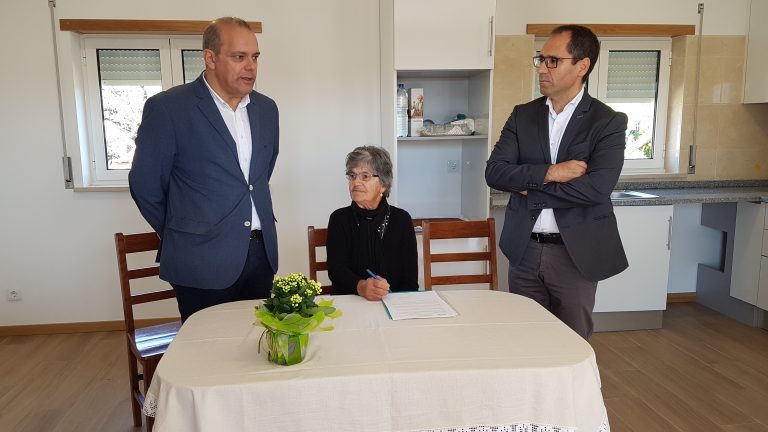 Rádio Regional do Centro: CCDRC entrega casa reconstruída a vitima dos incêndios de 2017