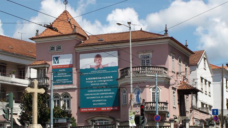 Rádio Regional do Centro: Instituto Superior Miguel Torga: “Vice” punida por falsificação de documento
