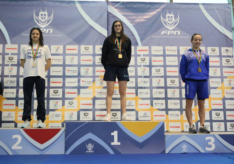 Rádio Regional do Centro: Condeixa: Nadadora Ana Rita Queiroz sagra-se campeã nacional de juniores