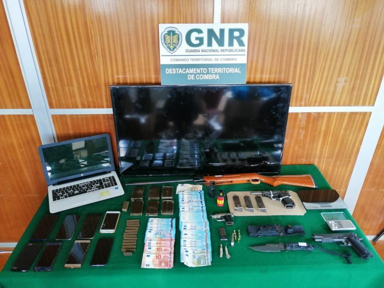 Rádio Regional do Centro: Coimbra: GNR deteve mulher e jovem por droga e armas