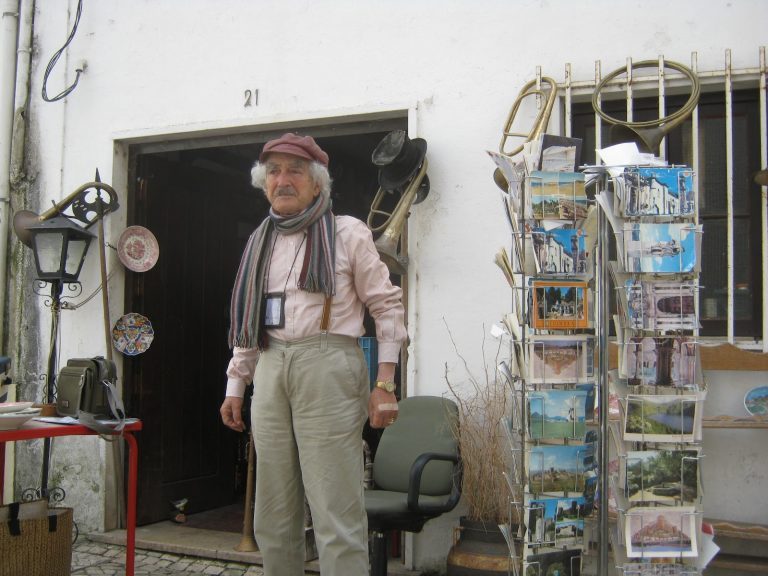 Rádio Regional do Centro: Velhustro: Morreu o “pai” da Feira das Velharias de Coimbra