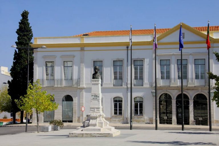 Rádio Regional do Centro: Anadia adere ao Balcão Único do prédio