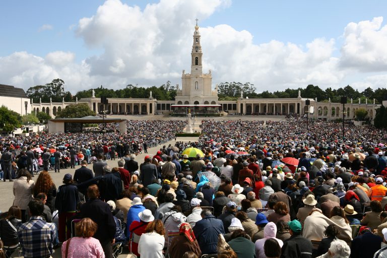 Rádio Regional do Centro: Fátima: GNR pede cautela e alerta para milhares de peregrinos