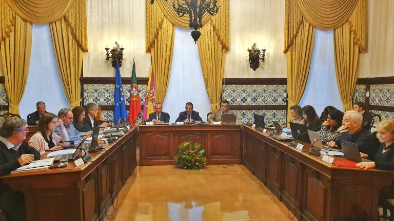 Rádio Regional do Centro: CMC: Abstenção de vereadora do PSD aprova Orçamento do PS Rádio Regional do Centro: CMC: Abstenção de vereadora do PSD aprova Orçamento do PS