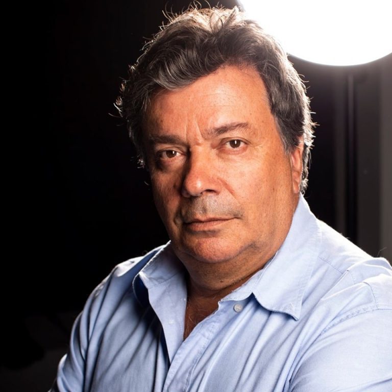 Rádio Regional do Centro: Coimbra: Eduardo Dâmaso apresenta o livro “Corrupção” Rádio Regional do Centro: Coimbra: Eduardo Dâmaso apresenta o livro “Corrupção”