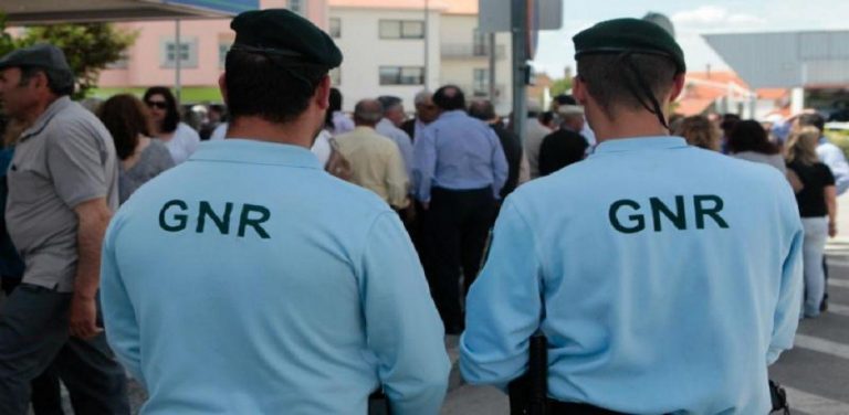 Rádio Regional do Centro: Coimbra: GNR deteve sete homens por furto de materiais de construção Rádio Regional do Centro: Coimbra: GNR deteve sete homens por furto de materiais de construção