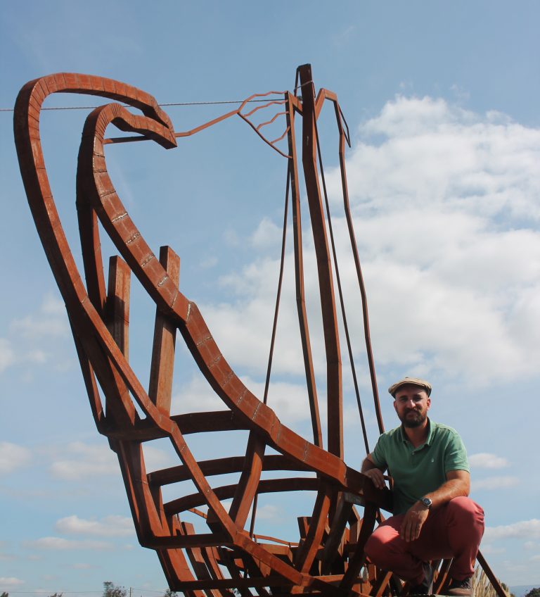 Rádio Regional do Centro: Escultura “O Moliceiro” será inaugurada dia 29 de Outubro Rádio Regional do Centro: Escultura “O Moliceiro” será inaugurada dia 29 de Outubro