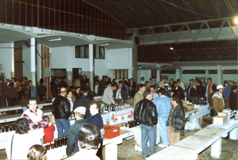 Rádio Regional do Centro: “30 anos de Feira do Mel e da Castanha” em exposição Rádio Regional do Centro: “30 anos de Feira do Mel e da Castanha” em exposição