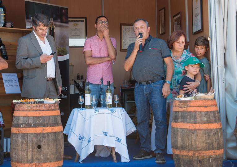 Rádio Regional do Centro: Penela: Encosta da Criveira apresentou vinhos brancos no “S. Miguel” Rádio Regional do Centro: Penela: Encosta da Criveira apresentou vinhos brancos no “S. Miguel”