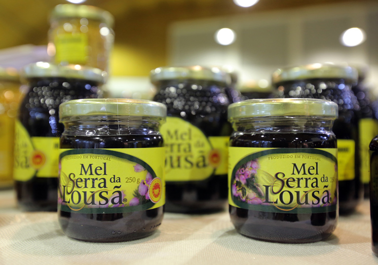 Rádio Regional do Centro: Câmara da Lousã apoia apicultores do concelho