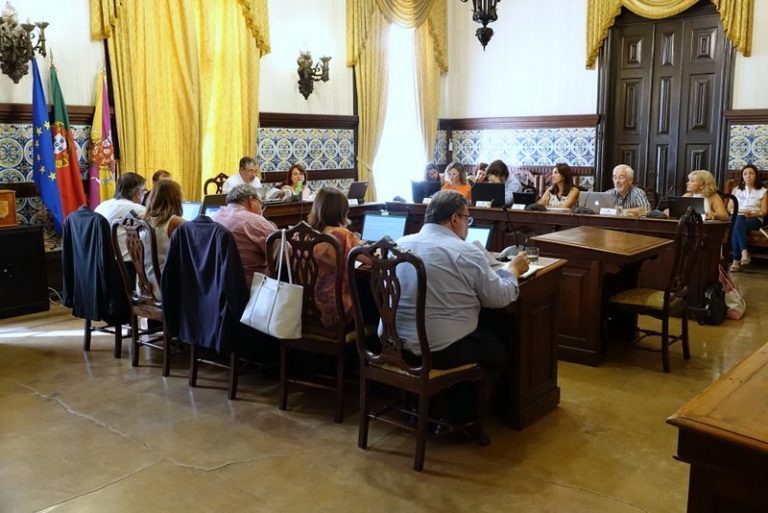 Rádio Regional do Centro: Coimbra: CDU vai votar contra Orçamento da Câmara Rádio Regional do Centro: Coimbra: CDU vai votar contra Orçamento da Câmara