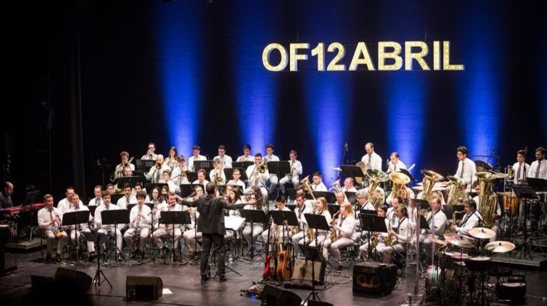 Rádio Regional do Centro: Tributo a The Beatles com Orquestra Filarmónica 12 de Abril e The Peakles Rádio Regional do Centro: Tributo a The Beatles com Orquestra Filarmónica 12 de Abril e The Peakles