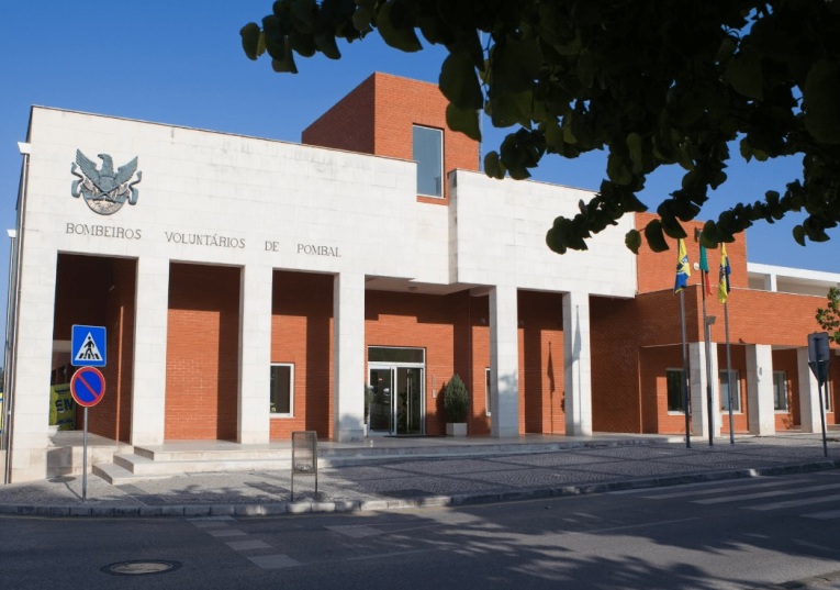 Rádio Regional do Centro: Pombal: Grupo Os Mosqueteiros entrega equipamentos aos Bombeiros Portugueses