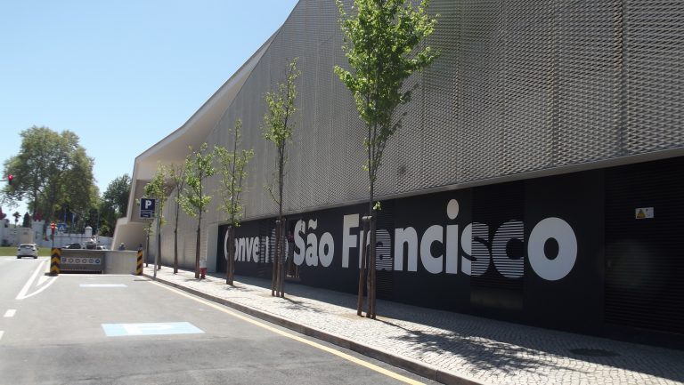 Rádio Regional do Centro: Concerto solidário junta António Zambujo, André Sardet e Luís Travassos Rádio Regional do Centro: Concerto solidário junta António Zambujo, André Sardet e Luís Travassos
