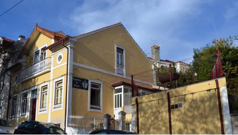 Rádio Regional do Centro: República da Praça assinala 30 anos da queda do Muro de Berlim Rádio Regional do Centro: República da Praça assinala 30 anos da queda do Muro de Berlim