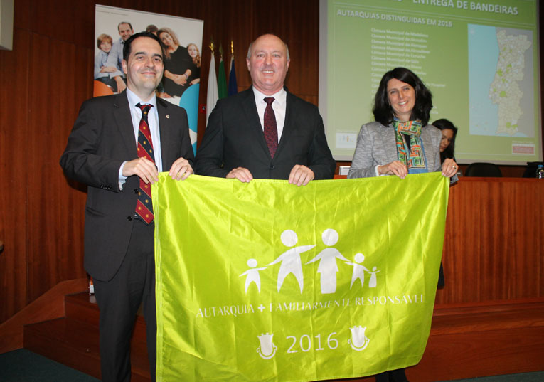 Rádio Regional do Centro: Condeixa, Pombal e Soure distinguidos – “bandeira verde” para política familiar Rádio Regional do Centro: Condeixa, Pombal e Soure distinguidos – “bandeira verde” para política familiar