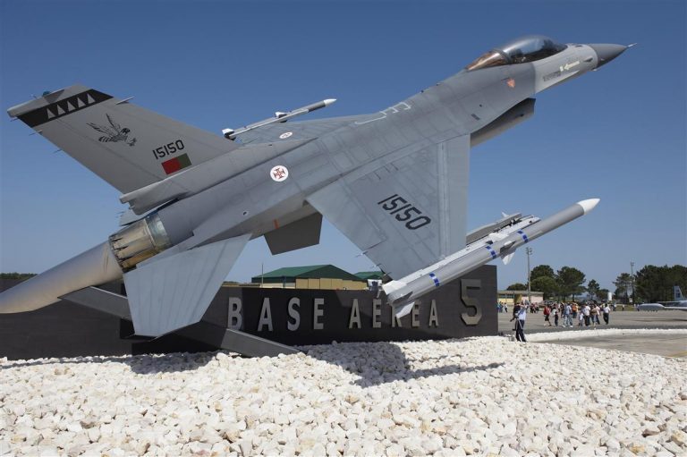 Rádio Regional do Centro: Desmantela rede de desvio de combustível destinado a aviões