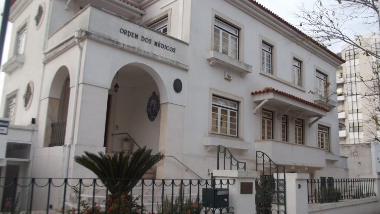 Rádio Regional do Centro: Médicos lamentam falta de respostas por agressões aos profissionais