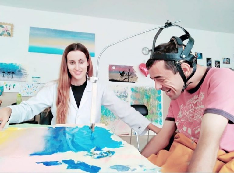 Rádio Regional do Centro: Obras criadas por utentes da APCC em exposição