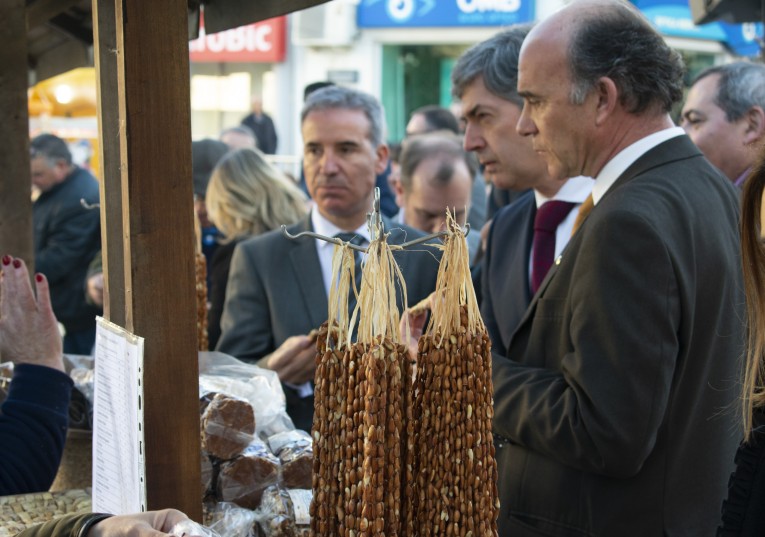 Rádio Regional do Centro: Ansião: Feira dos Pinhões volta a promover cultura local e produtos regionais Rádio Regional do Centro: Ansião: Feira dos Pinhões volta a promover cultura local e produtos regionais