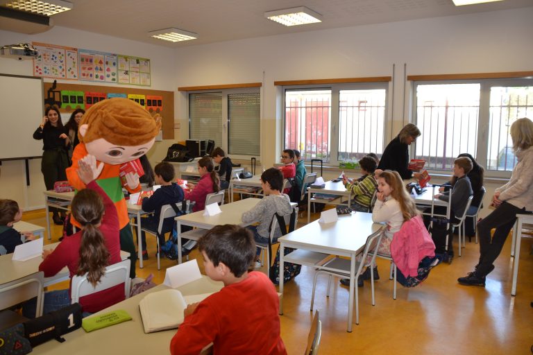 Rádio Regional do Centro: Pedrógão Grande: Mascote Gaspar visita turmas das Escolas do 1º CEB