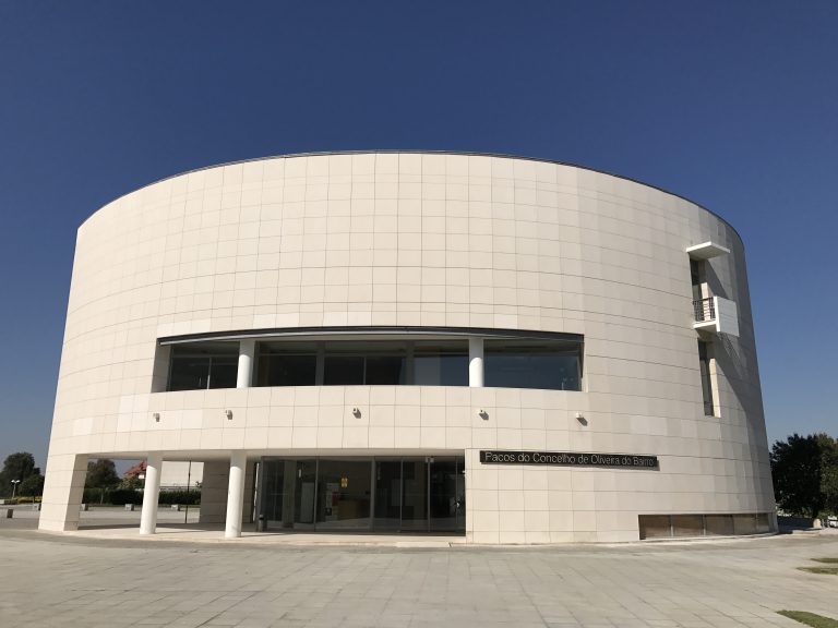 Rádio Regional do Centro: Oliveira do Bairro vai atribuir 17 Bolsas de Estudo para o Ensino Superior Rádio Regional do Centro: Oliveira do Bairro vai atribuir 17 Bolsas de Estudo para o Ensino Superior