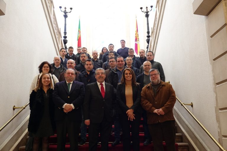 Rádio Regional do Centro: Novos 16 motoristas para os SMTUC assinaram contrato