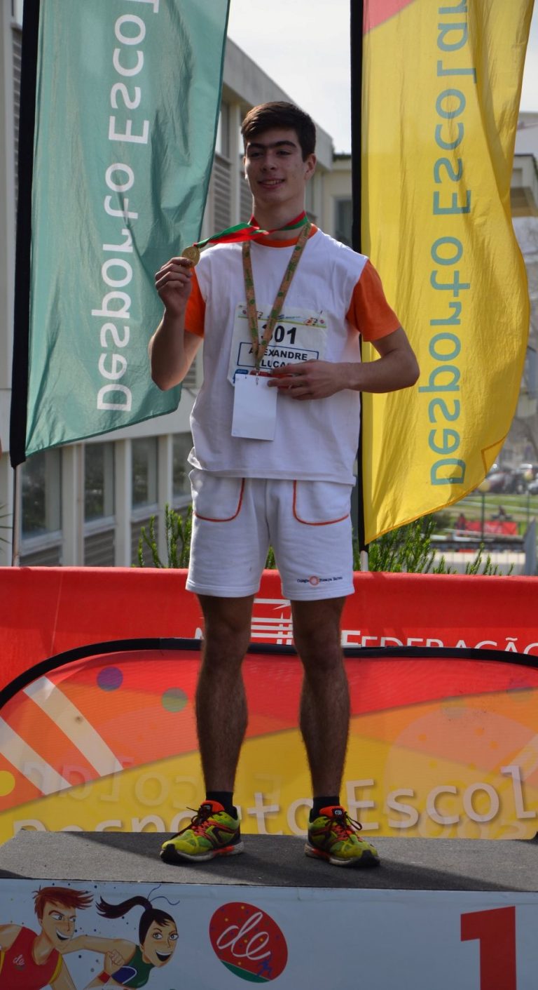Rádio Regional do Centro: Aluno do Colégio Bissaya Barreto sagra-se Campeão Nacional de Corta-Mato
