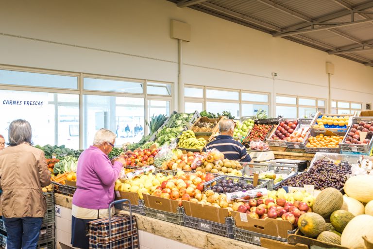 Rádio Regional do Centro: Bancas e lojas do Mercado Municipal de Condeixa vão a hasta  pública em março