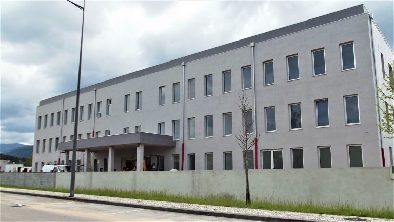 Rádio Regional do Centro: Miranda do Corvo: Ex-ministros da Saúde visitam o Hospital Compaixão