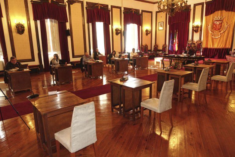 Rádio Regional do Centro: Câmara reuniu sem vereadores do PSD e do Somos Coimbra