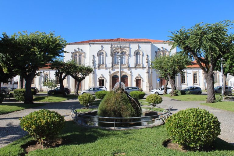 Rádio Regional do Centro: Soure disponibiliza equipamentos informáticos a alunos