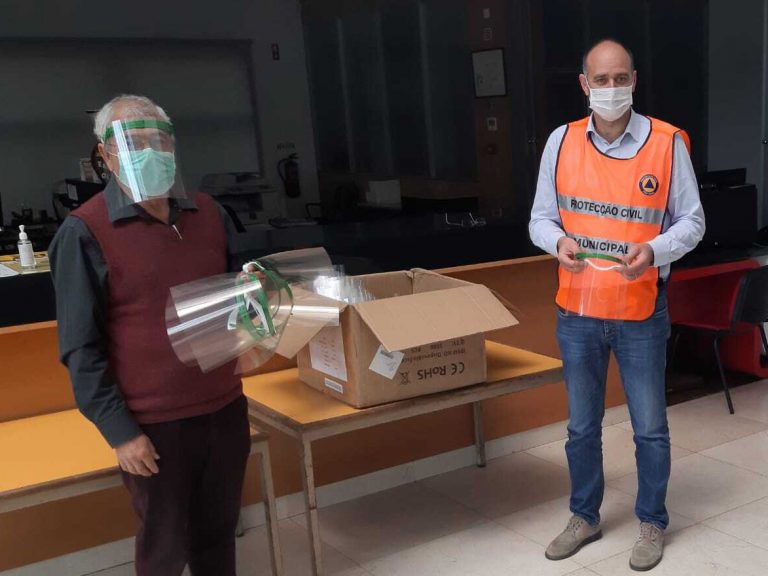 Rádio Regional do Centro: Oliveira do Bairro entrega 400 viseiras de protecção para o comércio local