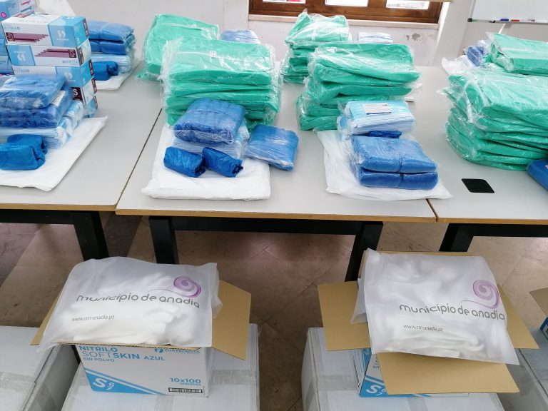 Rádio Regional do Centro: Município de Anadia entrega equipamentos e testes a Instituições