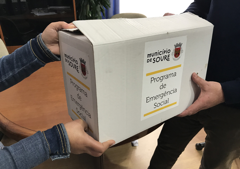 Rádio Regional do Centro: Soure distribui material de protecção individual à rede social concelhia