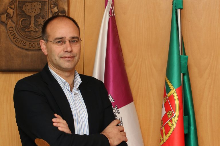 Rádio Regional do Centro: Oliveira do Bairro: Novas medidas de apoio a famílias, empresas e instituições