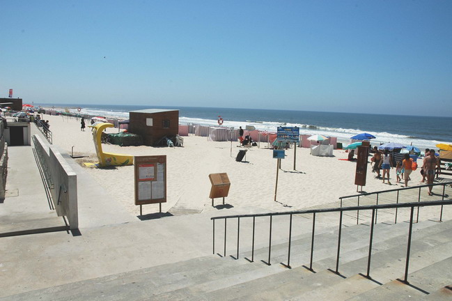 Rádio Regional do Centro: Praia de Mira volta a conquistar Bandeira Azul, a mais antiga do mundo