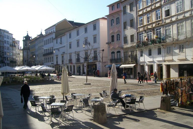 Rádio Regional do Centro: Câmara de Coimbra isenta comércio de taxas até ao fim do ano