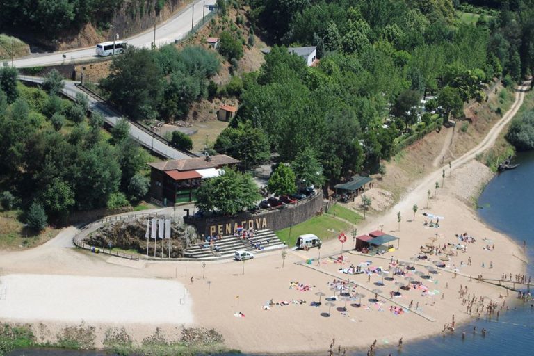 Rádio Regional do Centro: Praias do Reconquinho e Vimieiro reconhecidas pela Associação Bandeira Azul