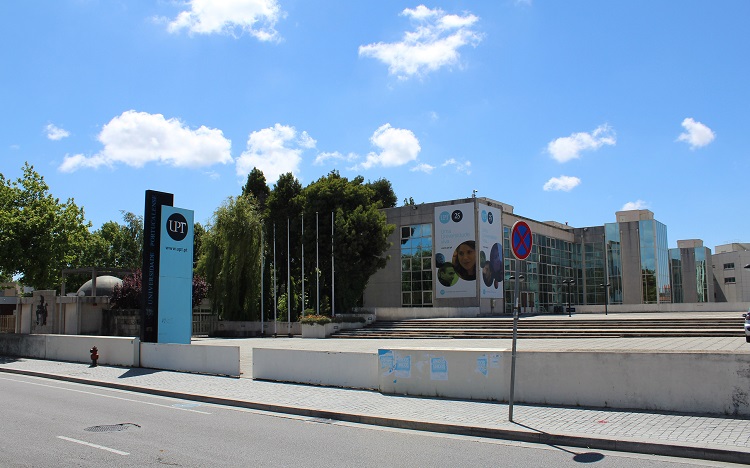 Rádio Regional do Centro: Covid-19: Seguro ajuda estudantes universitários a finalizar o ano lectivo