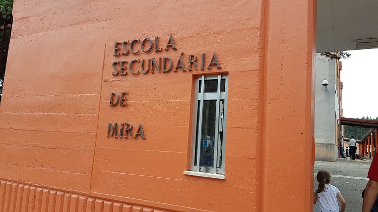 Rádio Regional do Centro: Mira disponível para apoiar requalificação de escola secundária