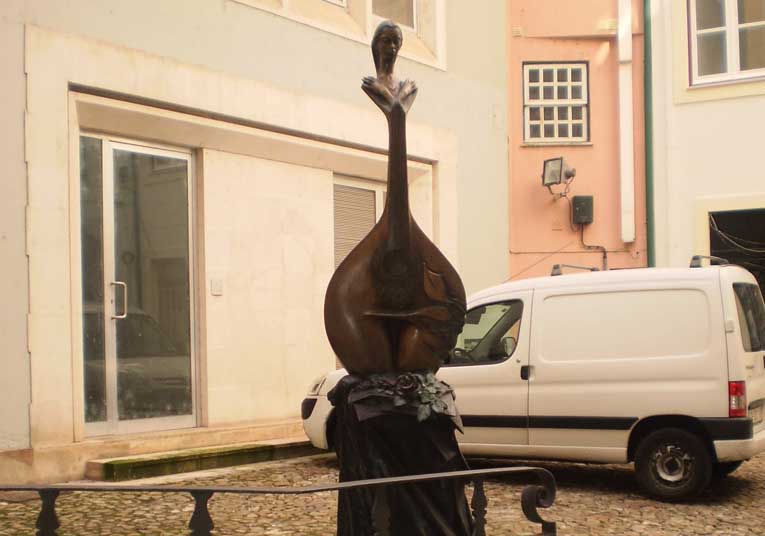 Rádio Regional do Centro: UF de Coimbra contra mudança de estátuas emblemáticas