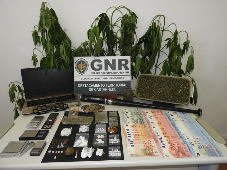 Rádio Regional do Centro: Cantanhede: GNR deteve quatro homens e uma mulher por tráfico de droga