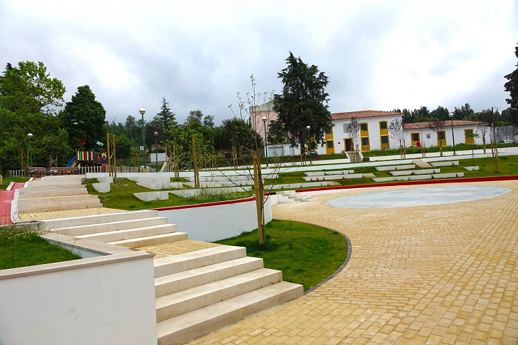Rádio Regional do Centro: S. Martinho do Bispo homenageia Padre Serra no Dia da Freguesia