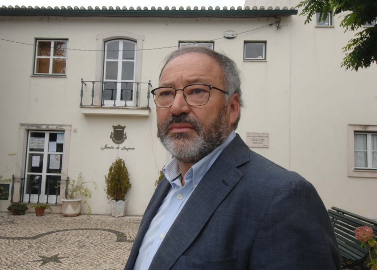 Rádio Regional do Centro: Anafre contra exigência de maioria qualificada para aprovar novas freguesias